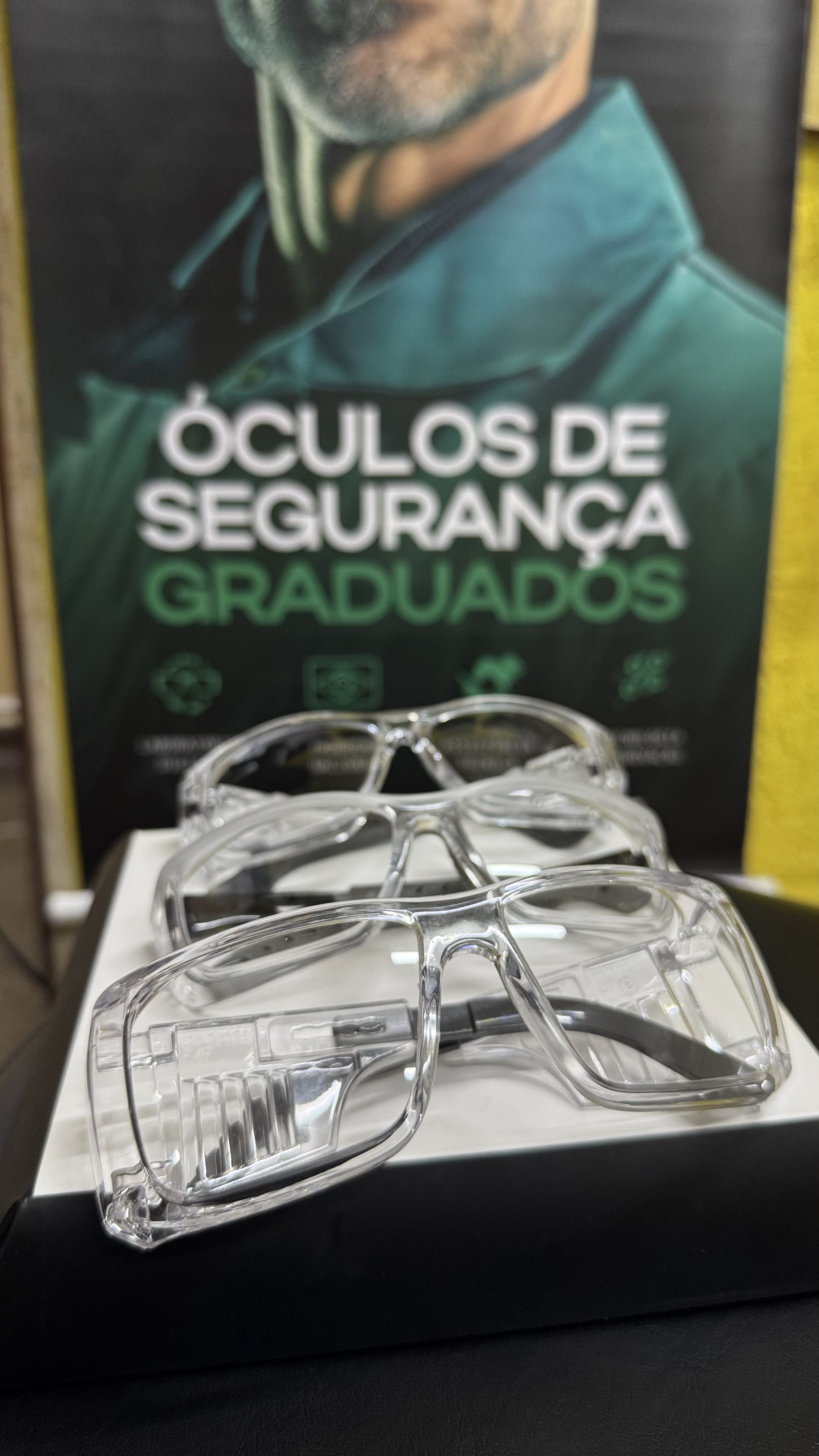 Óculos de segurança graduados na OticaVip Maua - proteção e conforto visual para profissionais